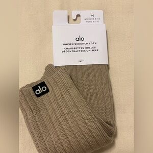 ALO Yoga Unisex Scrunch Sock in Beige